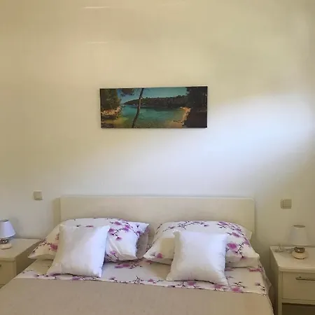 Apartment Near The Beach-ilda Radonic