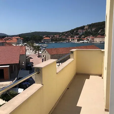 Near The Beach-ilda Radonic Daire Jelsa (Hvar)