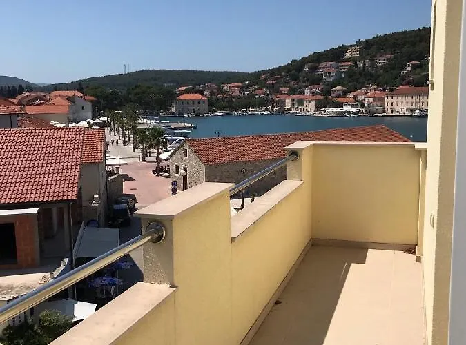 Near The Beach-ilda Radonic Daire Jelsa (Hvar)